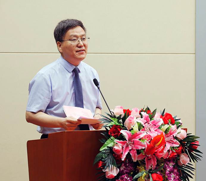 說明: E:\官網新聞\校內主網站\2018.7.12畢業典禮\_07W0706_副本.jpg